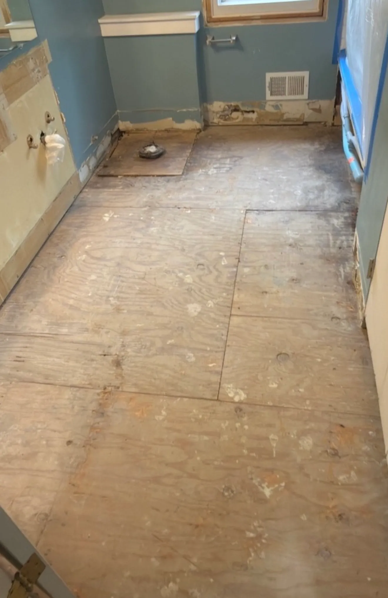 Selective bathroom demolition by Demohaulic in Bloomfield Hills, Michigan
